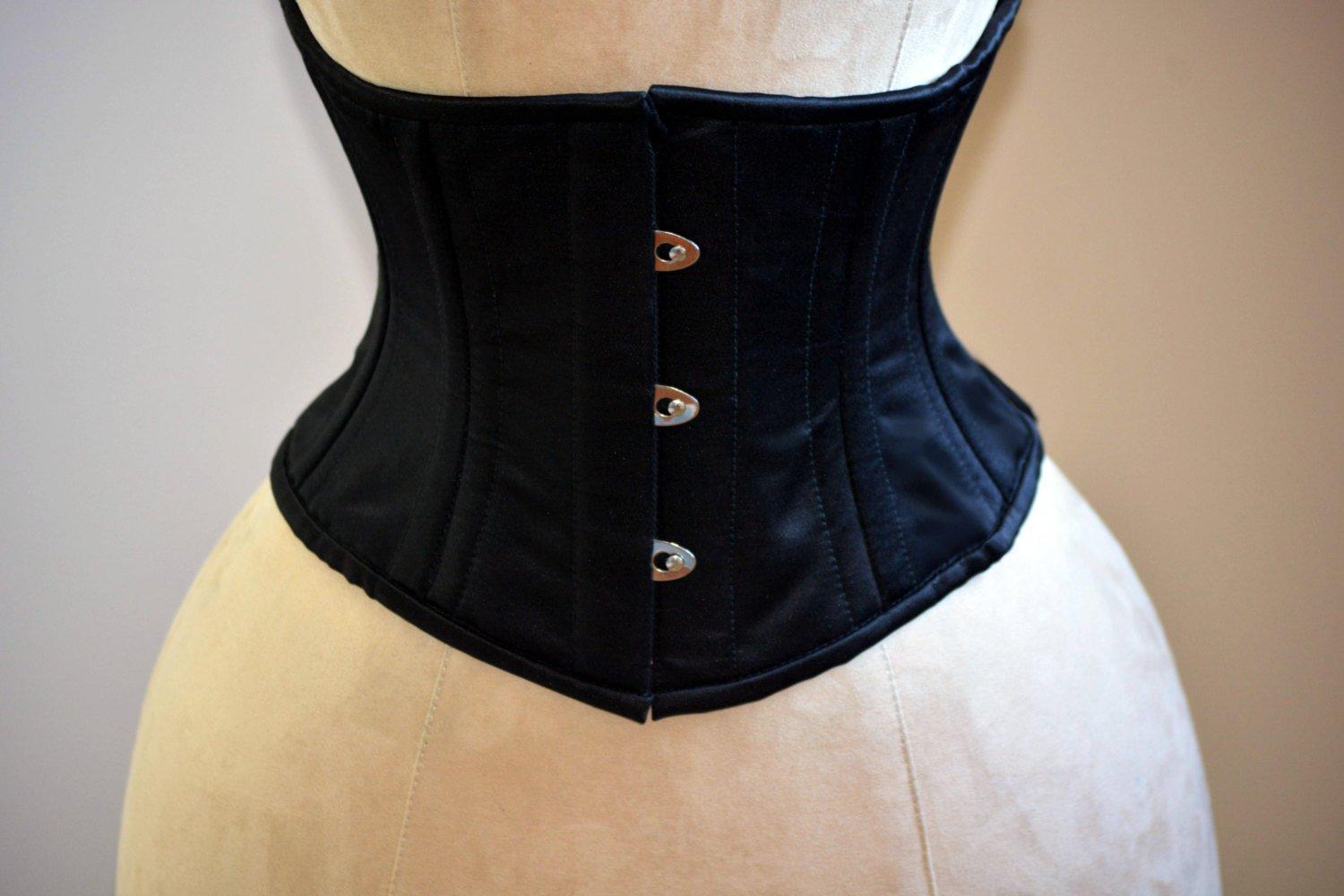 Comment choisir son premier corset : le guide complet